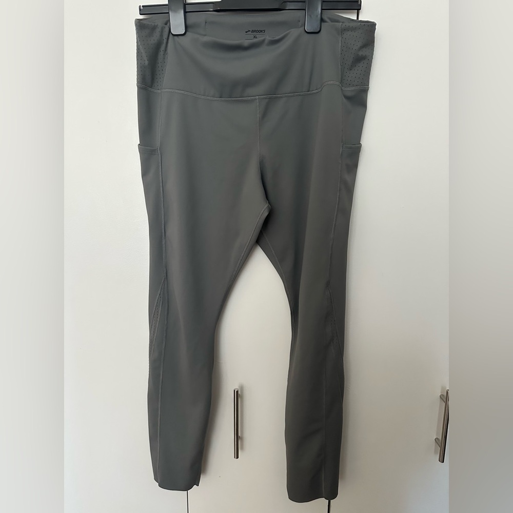 Brooks Method 7/8 Leggings in Light Gray XL
